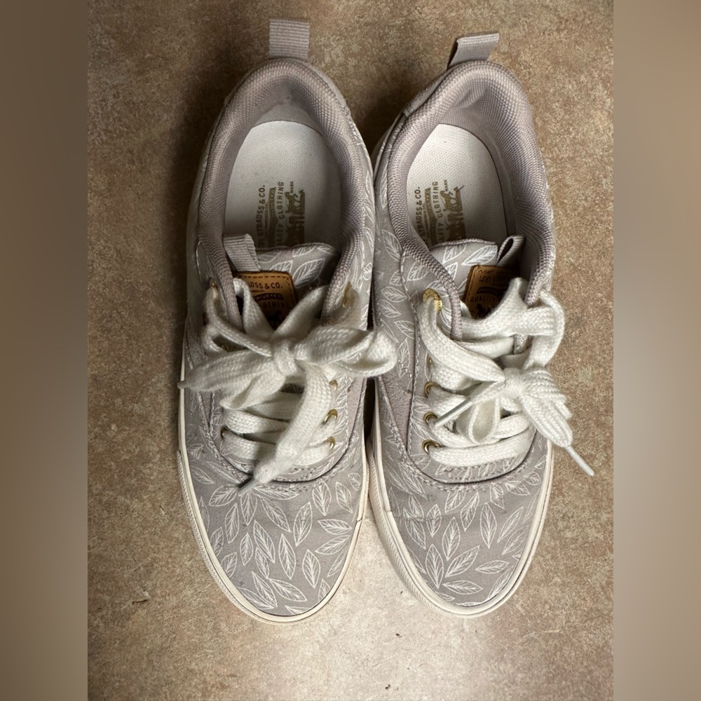 SOLD - Levi’s Grey Leaf Print Lace Up Sneakers - Picture 6 of 7